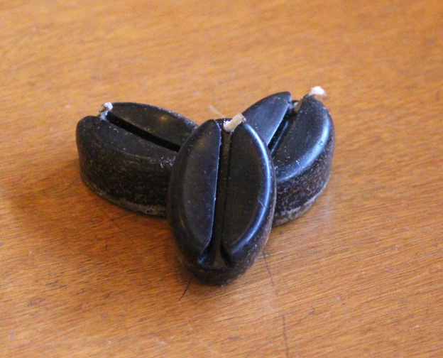 コーヒー豆で作った着火材